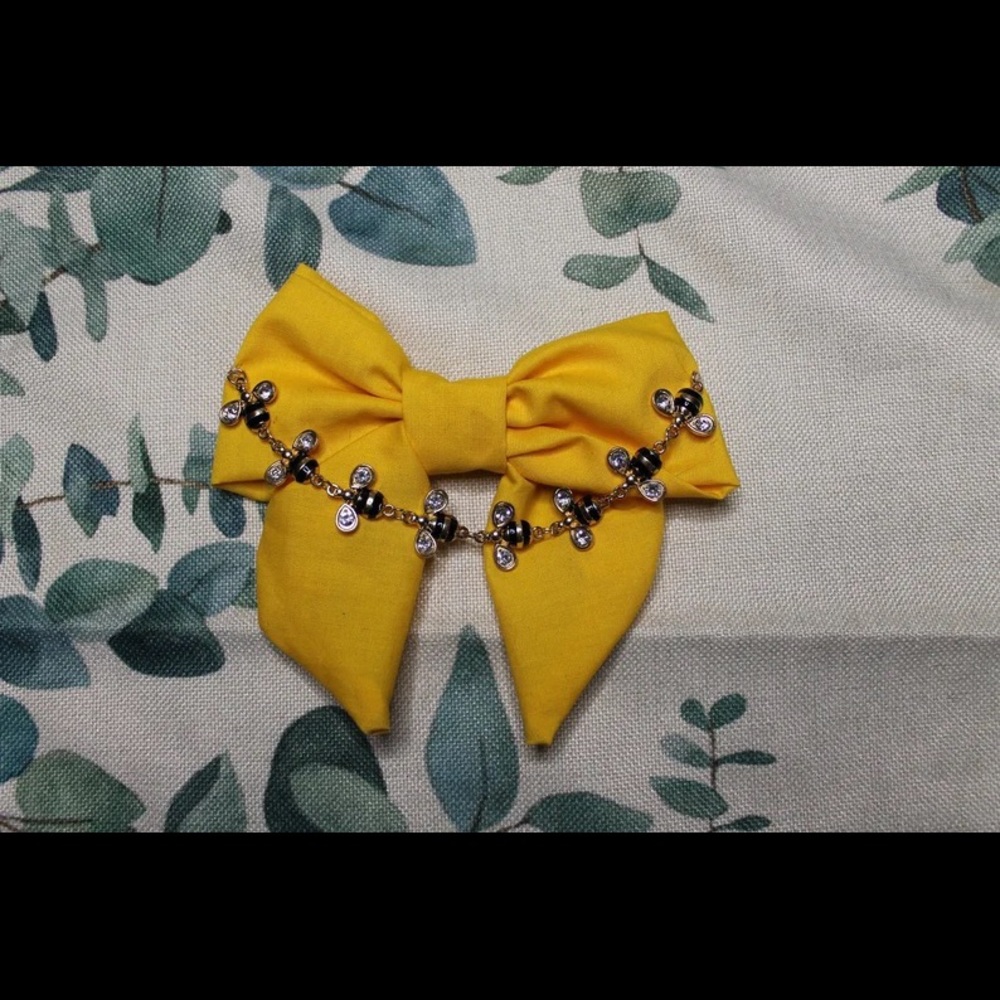 Honey Bee Gem Bow